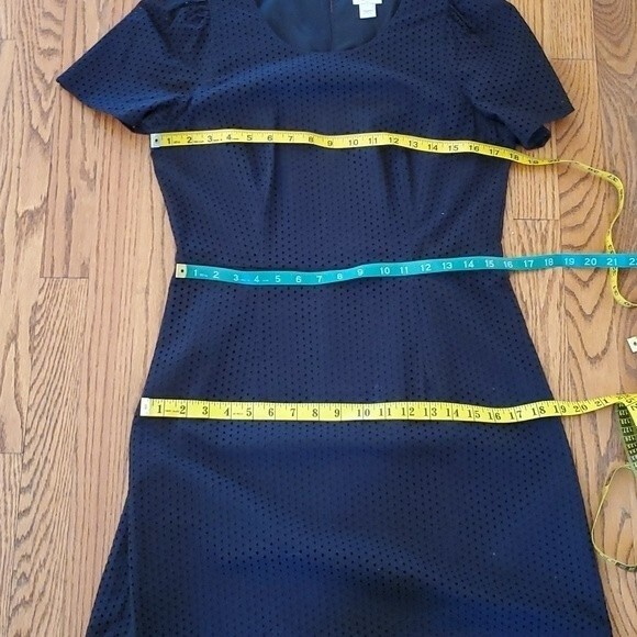 J. CREW 100% COTTON EYELET "FLUTTER SLEEVE" BLACK SHORT SLEEVE DRESS SZ 6 - Picture 9 of 10